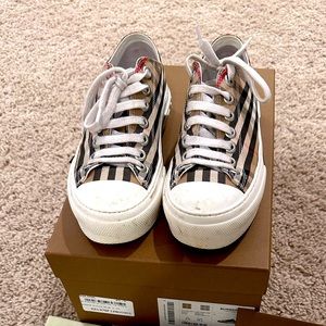 Burberry sneakers size 35.5